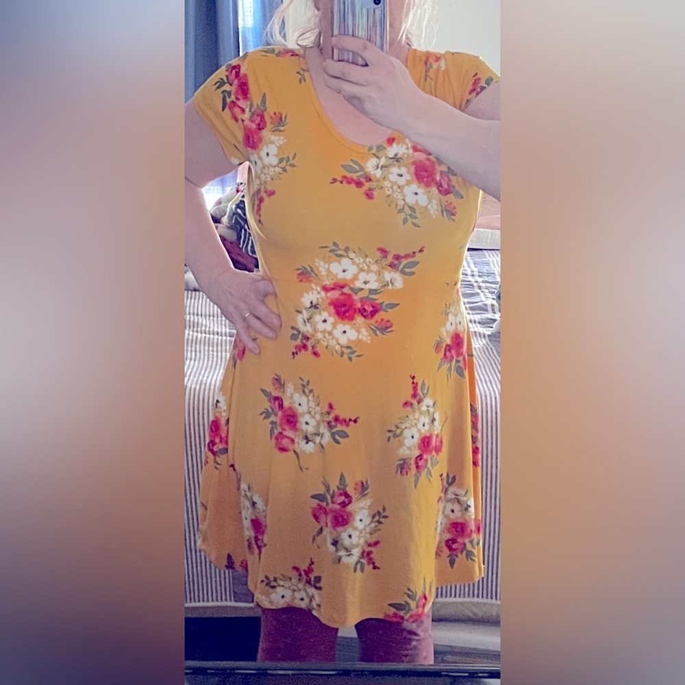 Woman’s Bobbie Brooks Yellowish Gold Floral pattern Short Sleeve Dress